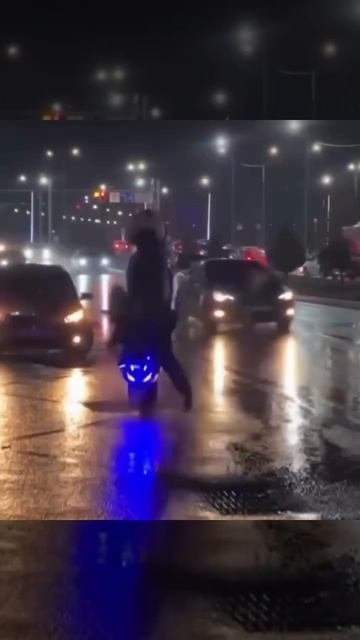 Впереди лежачий Полицейский.