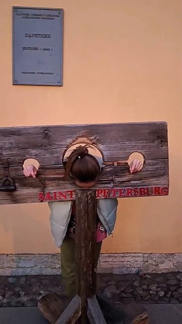 Руби ей голову палач