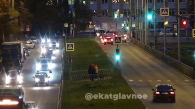 Четырехлетний ребенок  попал под машину перебегая дорогу