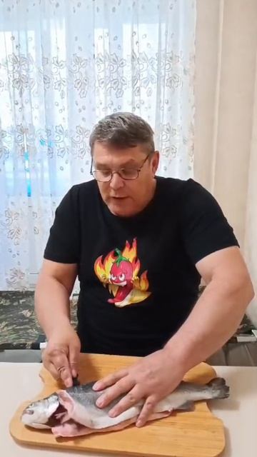 Вот так я разделываю форель для засолки.