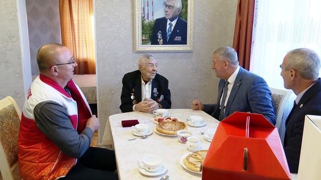 102 яшендә дә кунакларны сөенеп каршы ала