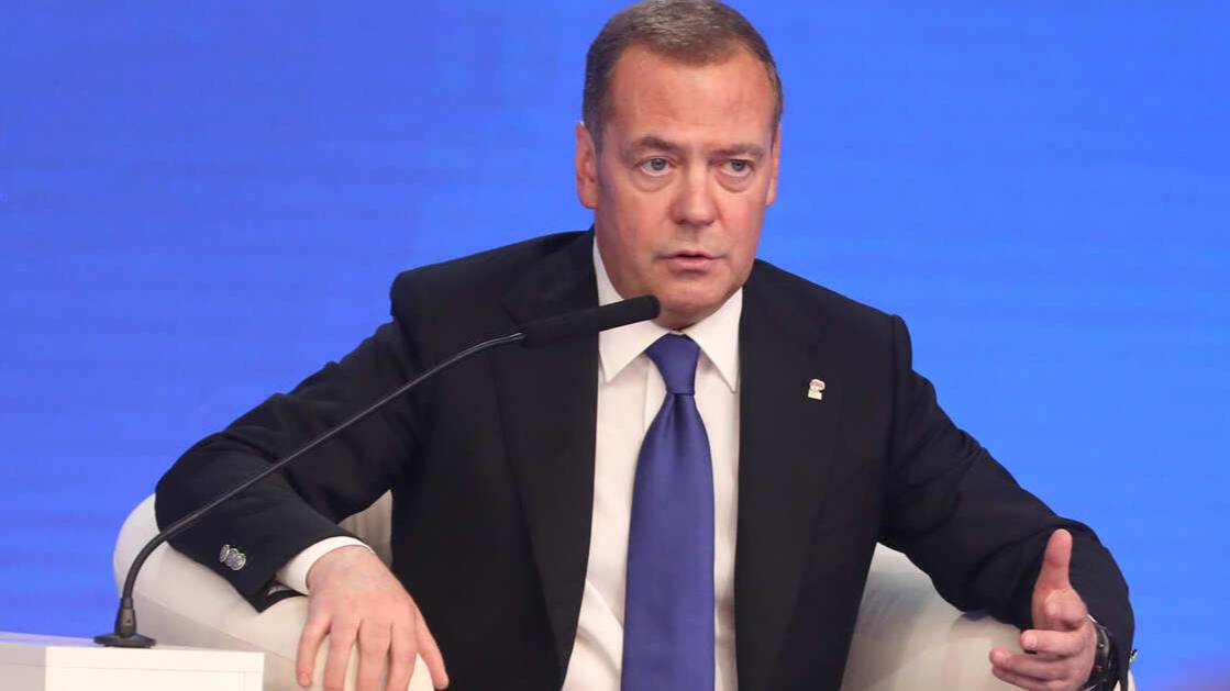 Медведев иронично ответил на заявление Трампа об американских подлодках