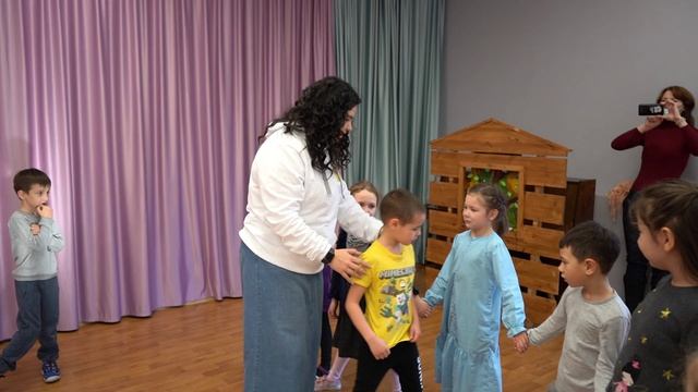 Марийская народная игра "Змейка"