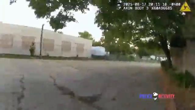 Полицейский задержал убегающего мотоциклиста после преследования на высокой скорости