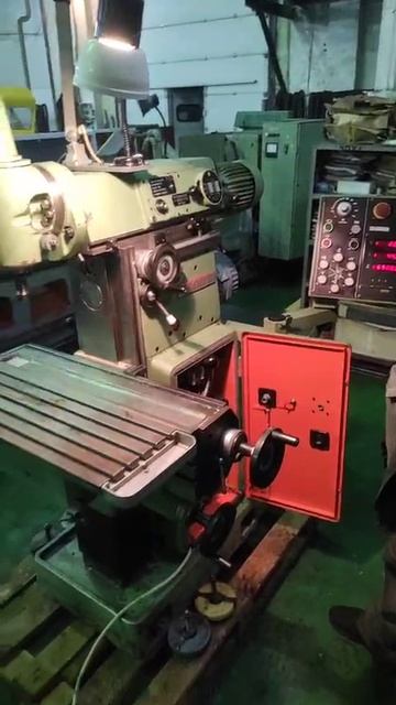 Mikron WF2SA Широкоуниверсальный фрезерный станок, пр-во Швейцария. Видео в работе