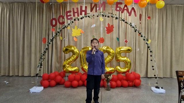 Мичил Габышев исполняет песню 