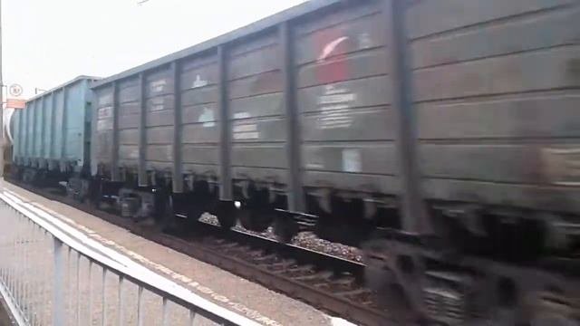 Электровозы 2ЭС6-976 и 2ЭС6-979 а также ВЛ10У-081 и ВЛ10У-127 с грузовыми поездами