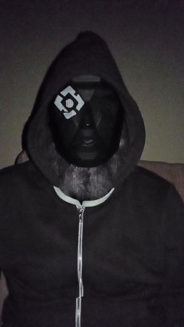 Жанглировать лояльностью, строгостью и бездействием так-же не просто как шариками