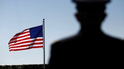 Стало известно, когда в США начнут массово увольнять федеральных служащих.