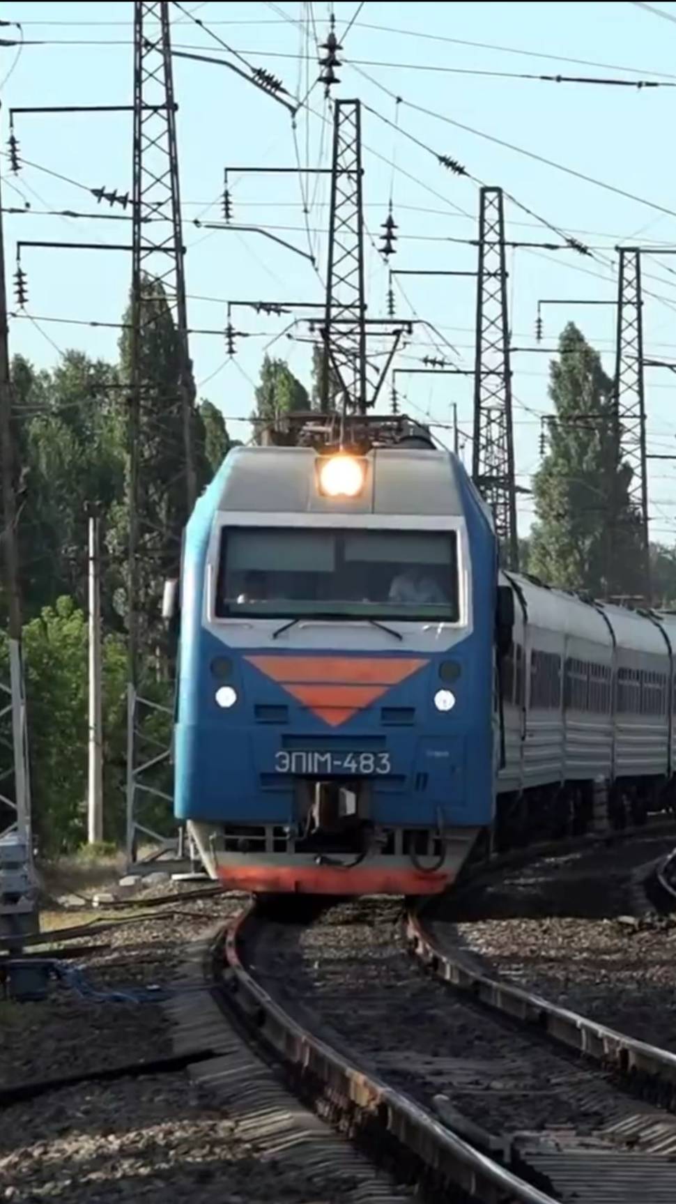 поезд ЭП1М-483