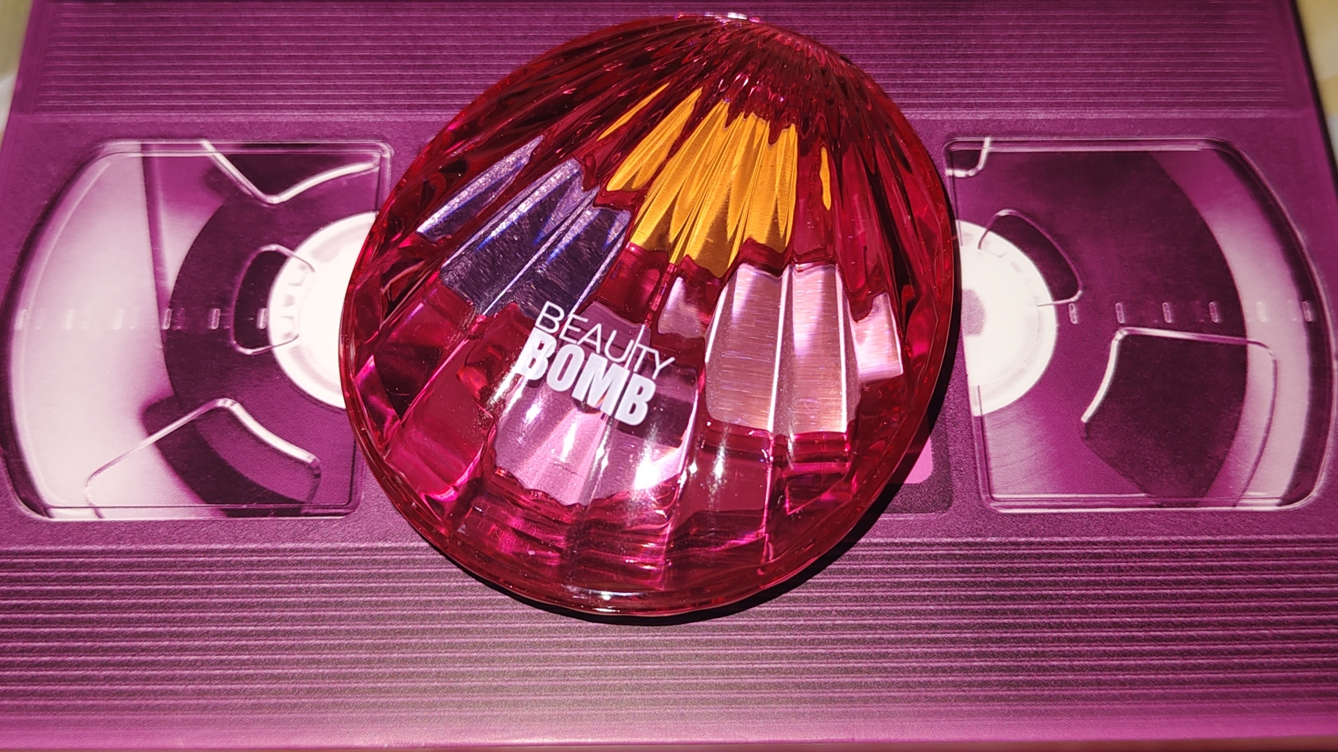 PARISA & BEAUTY BOMB