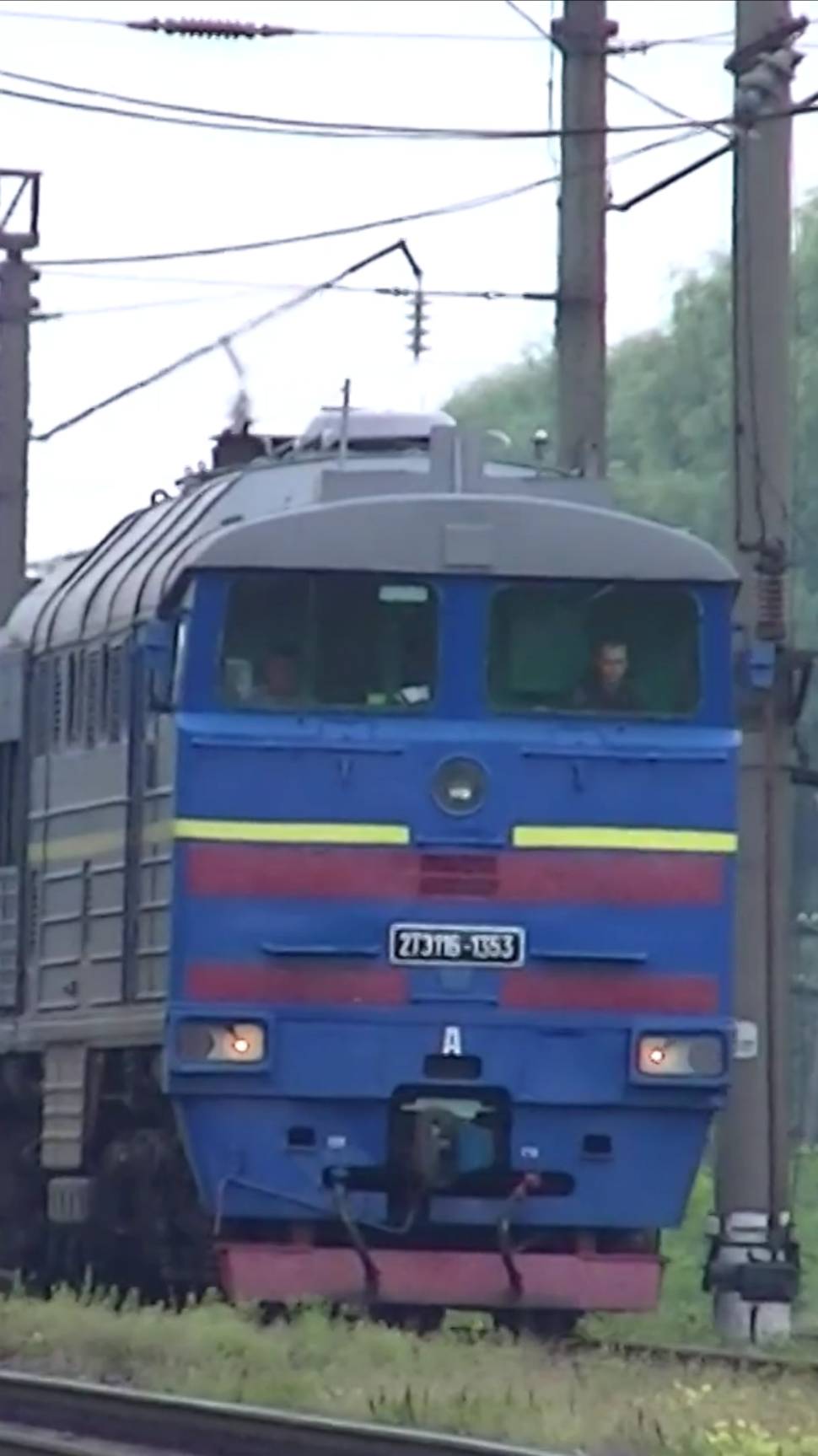 поезд 2ТЭ116-1353