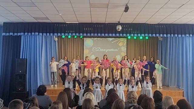 День учителя. Василиса танцует.