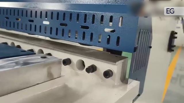 Гильотина для резки листовой стали QC12K-6x2600