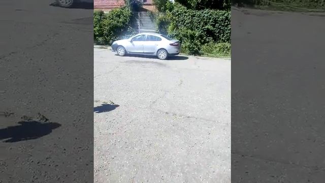 Весело играем в Волейбол и мячом попали в Оператора
