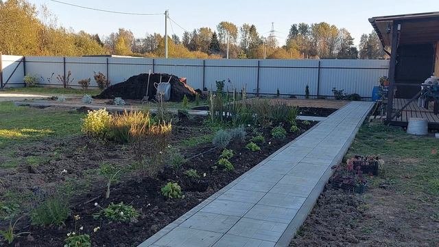 Наши 84 соткиВысадила кучу луковичныхТюльпанырябчикинарциссыкрокусы.