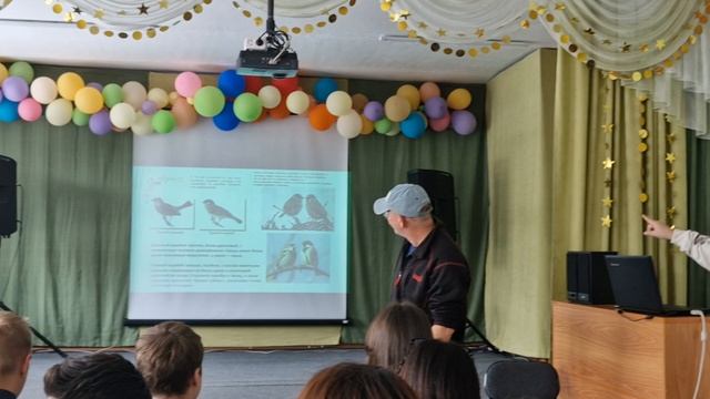 Выступление Ниалла Харми на орнитологическом уроке в школе #6 г. Томмот Алданского района 01.10.2025