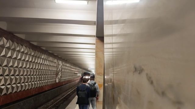 Составы из вагонов 81-760761 и 81-717714
