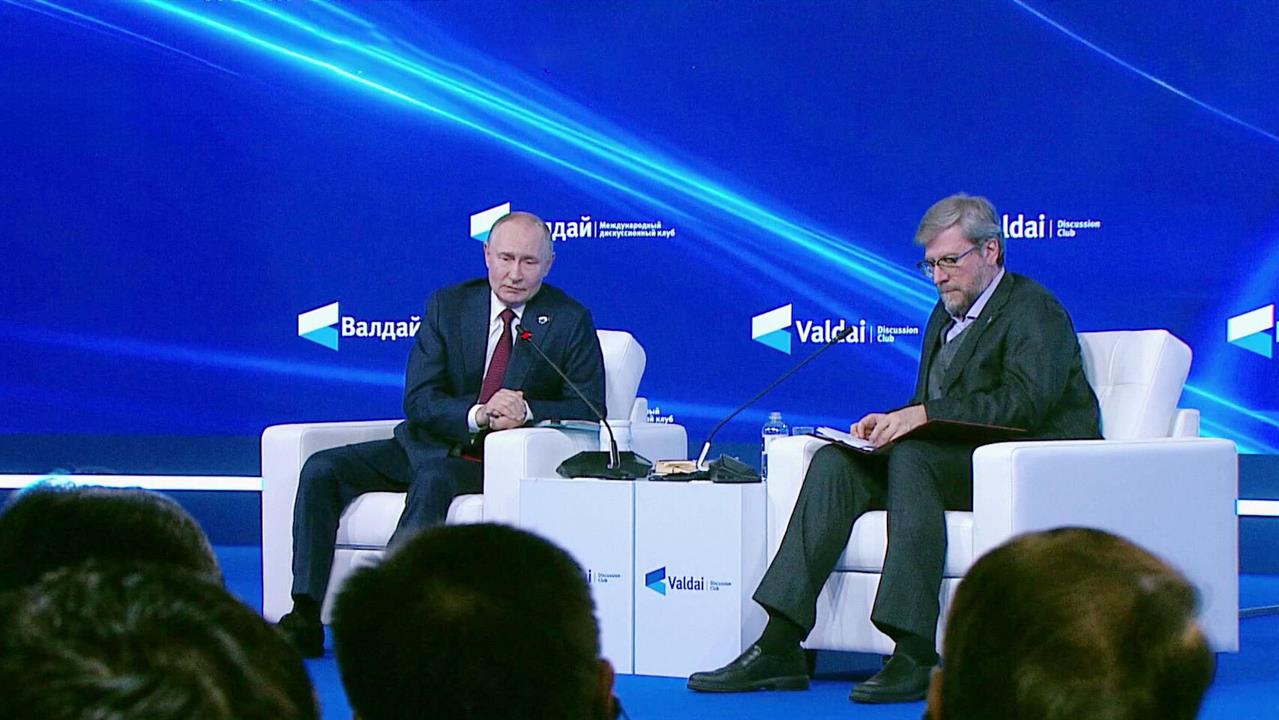 Россия уверена в своем ядерном щите, заявил Владимир Путин на пленарной сессии клуба "Валдай"