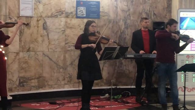 Метро Таганская-кольцевая. Ровно за 5 часов до начала 2024 года