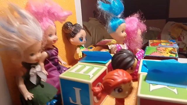 Лиза идёт жаловаться директору! 
У Милана получилось рассказать стих!