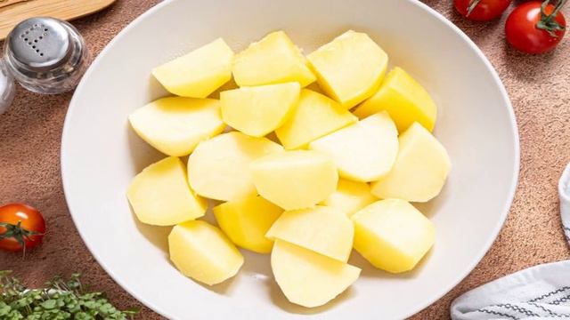 Картошка запеченная с помидорами