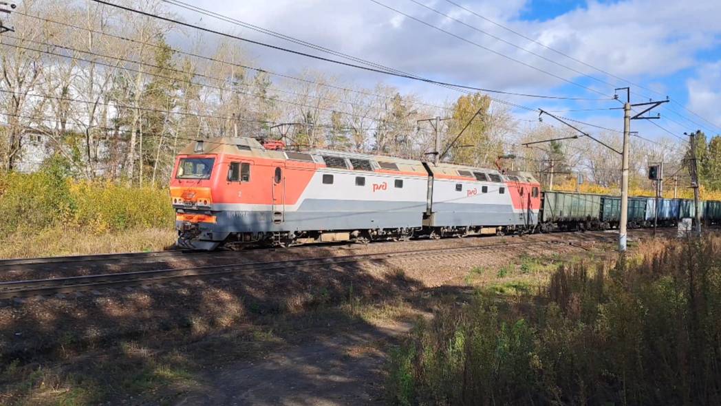 ПОЗДНЯЯ ОСЕНЬ СКОРО ЗАМОРОЗКИ. ГРУЗОВЫЕ ПОЕЗДА ЕДУТ и ЕДУТ!