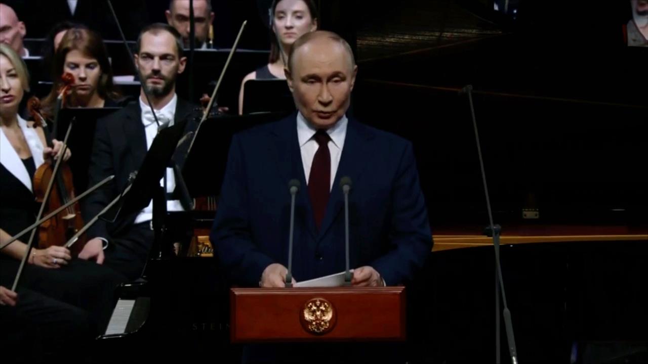 Владимир Путин поздравил педагогов с Днем учителя