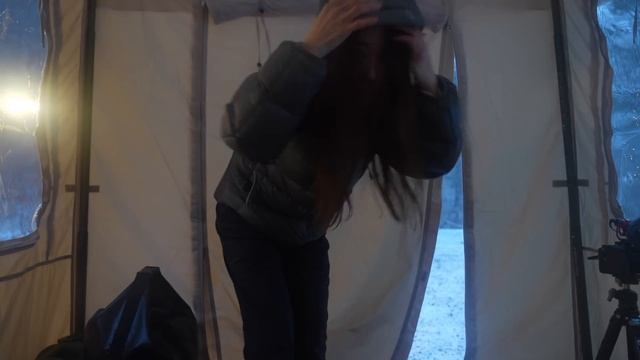 -10 С .зимний поход в снегу в надувной палатке с балконом😊😊😊