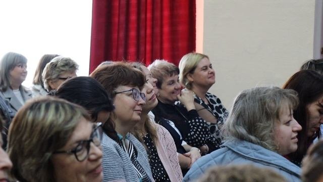 Необычный концерт для учителей подготовили школьники