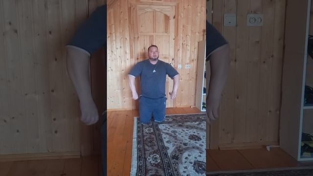 Дача Новая жизнь: Санёк на спорте,  день 4-ый, отжимания, приседания, пресс и планка.