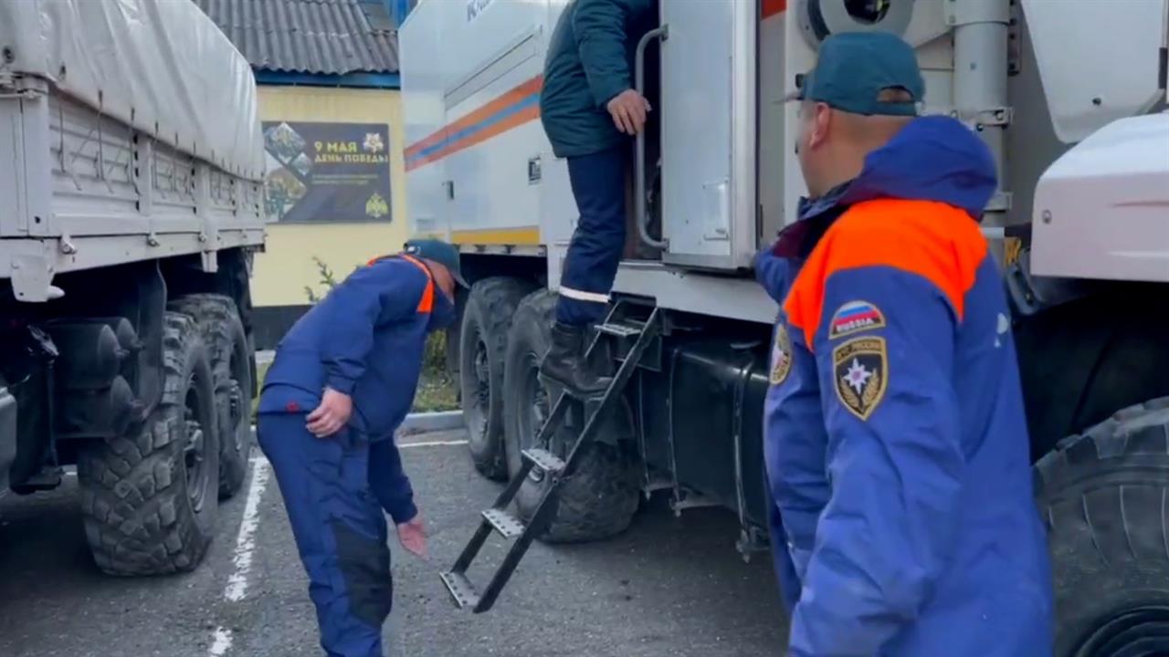 Вертолет вылетел на помощь троим туристам, сорвавшимся с вулкана на Камчатке