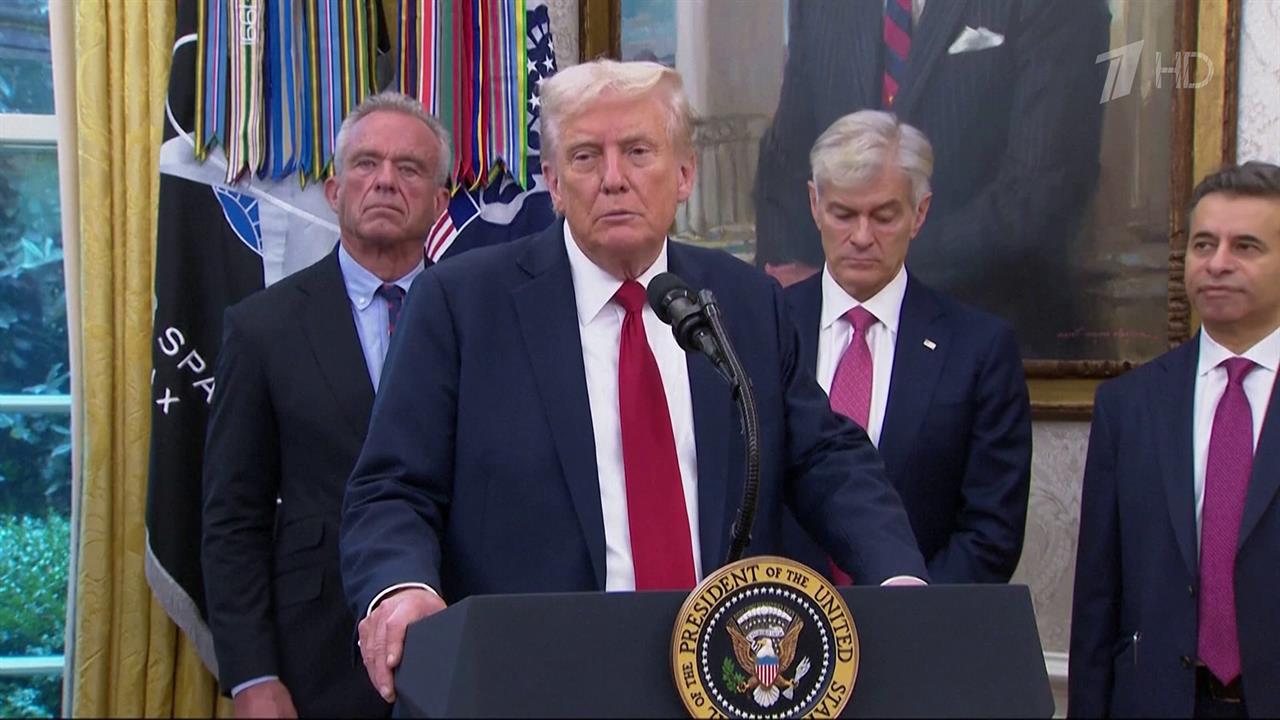 Президент США отправился играть в гольф на фоне остановки работы правительства