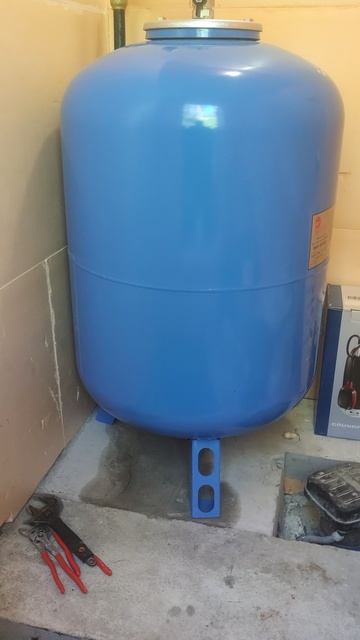 Расширительный бак на скважину.