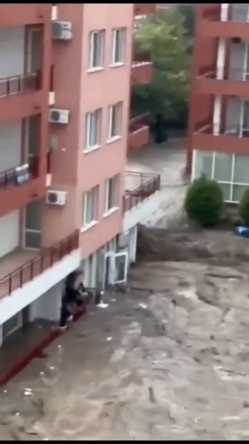 Болгарию охватило сильнейшее наводнение