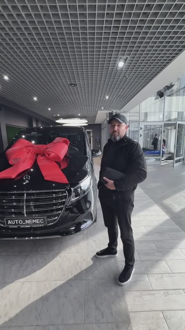Продали три новых  Mercedes-Benz V 300d с ндс