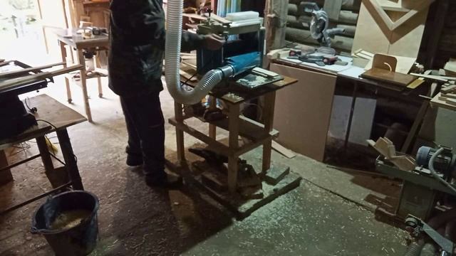 работаю над изготовлением кормушки
