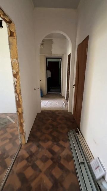 Продается 2-х комнатная квартира в уникальном ампирном доме.
