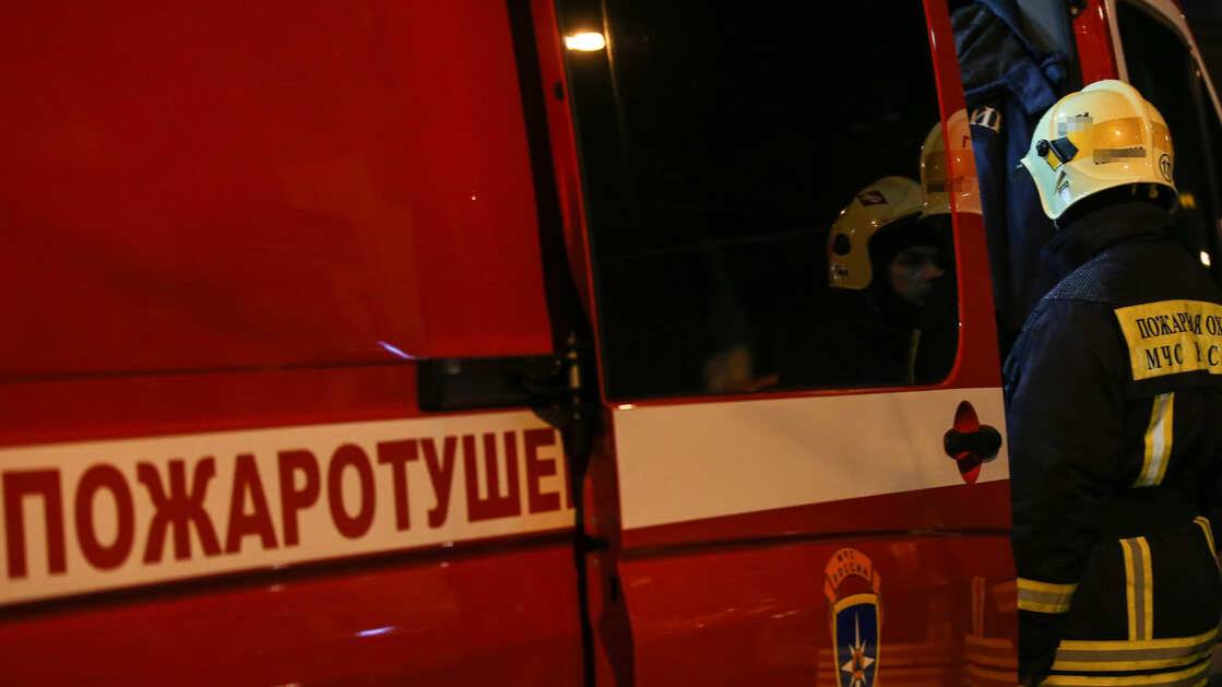 Пожар начался в промзоне в Ленобласти из-за падения обломков БПЛА