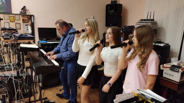 Репетиция ансамбль Стикеры