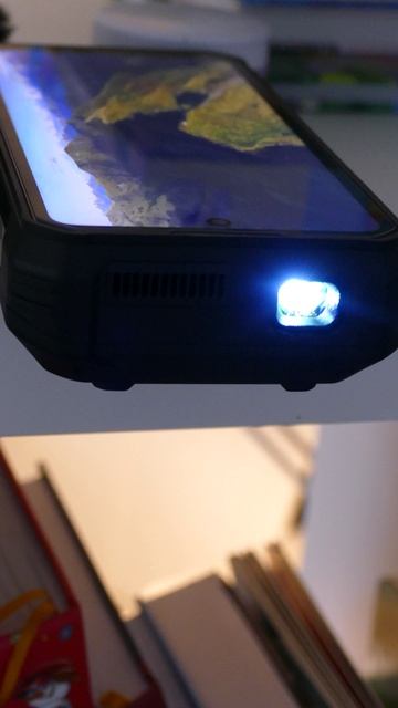 Китайский телефон уделывает IPhone 17 Pro