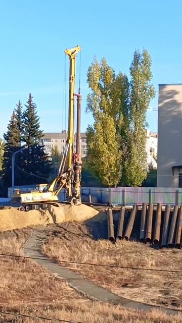 Незаконная стройка в парке Территория детства г. Саратова продолжается. 03.10.2025г.