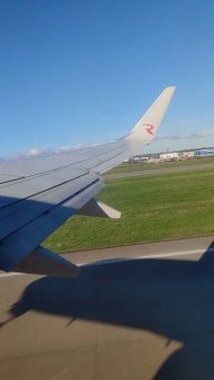 Самолёт взлетает