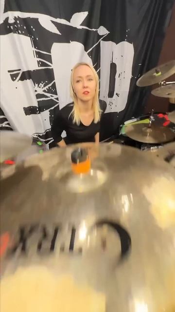Стеснительный басист