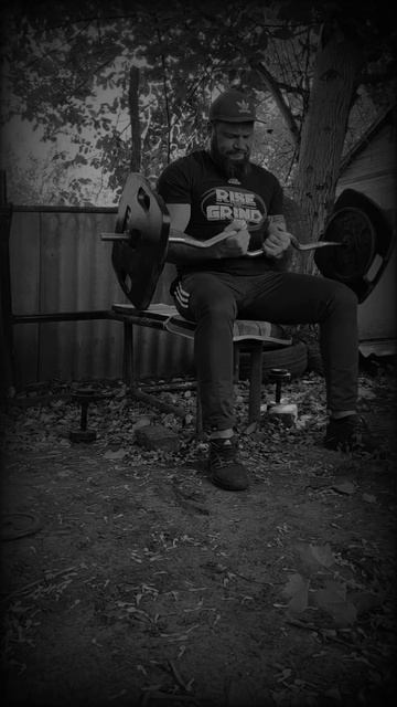 Всего то два топора 77кг а по ощющению все 777 😆 редко бицепс нагружаю.Для разнообразия пусть будет