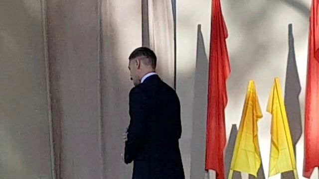 251004 танец под песню И опять во дворе нам пластинка поет проститься с тобой всё никак парк г Орёл