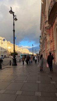 Невский проспект-главная и самая известная улица СПБ, простирающаяся на 4,5 км.