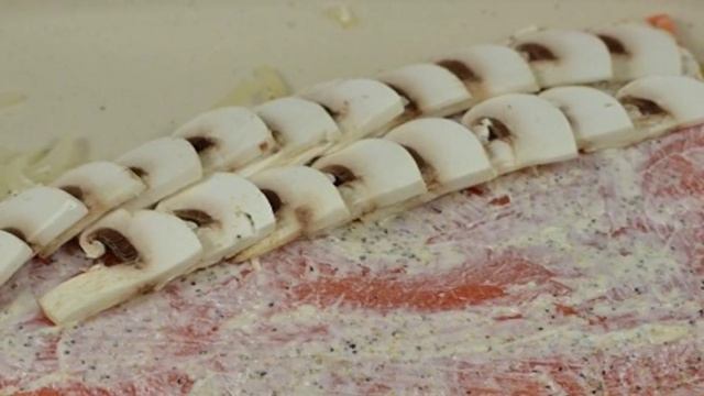 Красная рыба с грибами в духовке