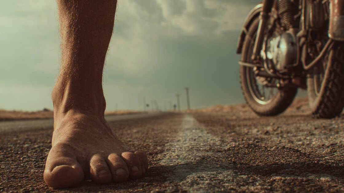 Обнаженный мужчина едва не спровоцировал ДТП на трассе