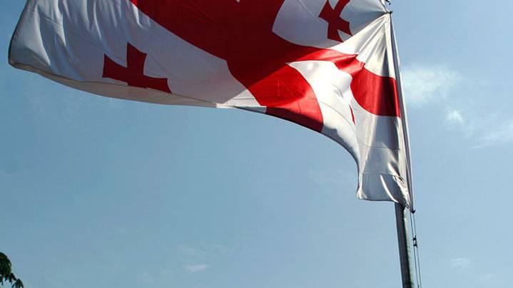 В Грузии стартовали муниципальные выборы, оппозиция обещает "мирную революцию"